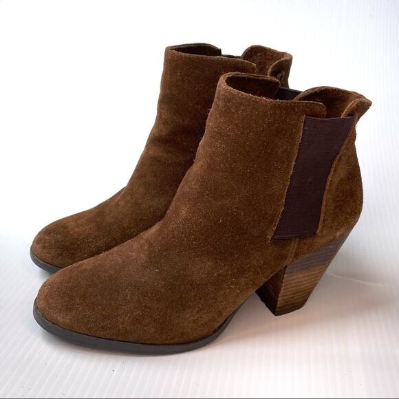 Vince Camuto Hessa suede ankle bootie with stretch panel for easy pull on sz 8.5 - Picture 1 of 12